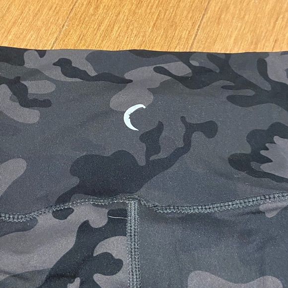 Zyia camo capri tights - Picture 3 of 3